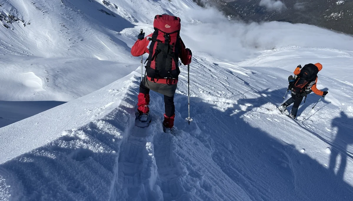 Schneeschuhgeher im Gebirge | © Erfurt Alpin