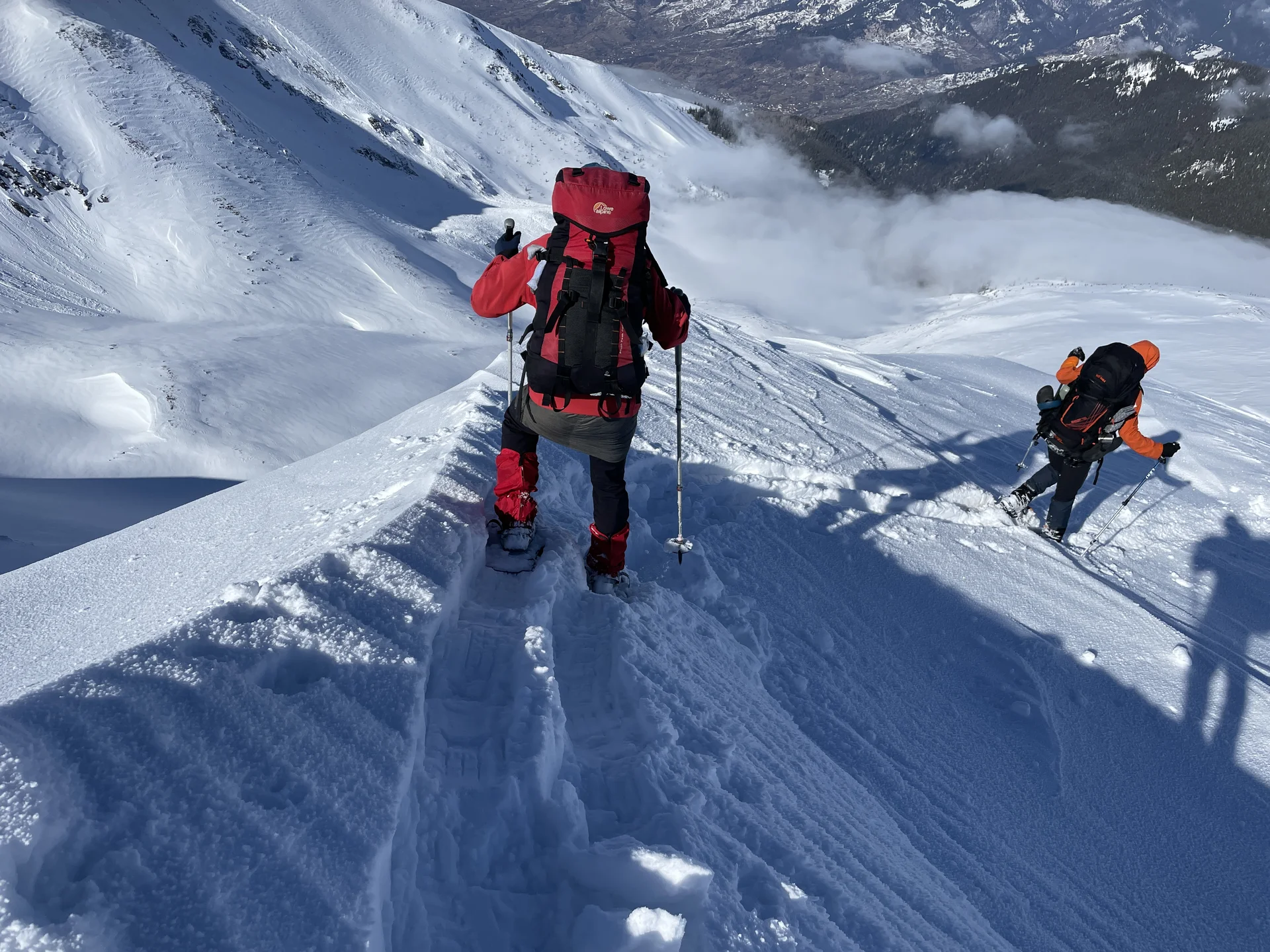 Schneeschuhgeher im Gebirge | © Erfurt Alpin